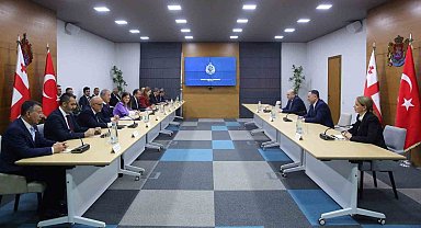 TBMM Milli Savunma Komisyonu Başkanı Akar, Gürcistan İçişleri Bakanı Gomelauri ile bir araya geldi