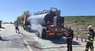 Tehlikeli madde taşıyan tırın dorsesinde çıkan yangın korkuttu
