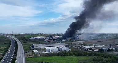 Tekirdağ'da fabrika yangını havadan görüntülendi