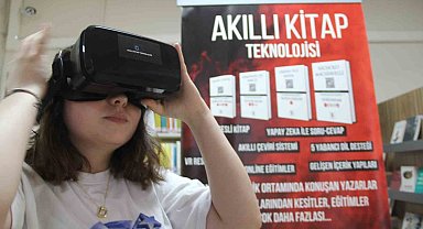 Teknoloji ile buluşan kütüphanede okurlar tarihe yolculuk yapıyor