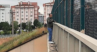 TEM Otoyolu köprüsünde intihar girişiminde bulunan şahsı polis ikna etti