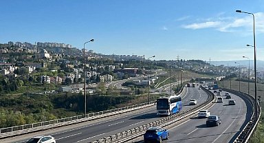 TEM Otoyolu'nun Kocaeli geçişinde akıcı bayram trafiği yoğunluğu
