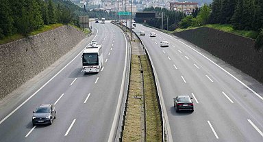 TEM'de trafik bayram tatilinin 2'nci gününde akıcı seyrediyor