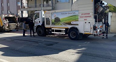 Temizlik çalışmaları çöp konteynerlerinin yıkanması ile devam ediyor