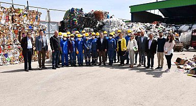 Tepebaşı'nda tonlarca atık kazanca dönüşüyor