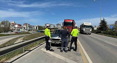 Tır ile otomobil çarpıştı