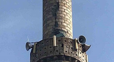 Tokat'ta cami minaresine yıldırım düştü