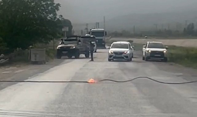 Tokat'ta elektrik kablosu patladı, yol trafiğe kapatıldı