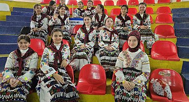 Tokat'ta halk oyunları müsabakaları şölen gibi geçti