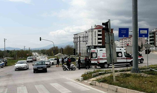 Tokat'taki kaza araç kamerasına yansıdı: 4 yaralı