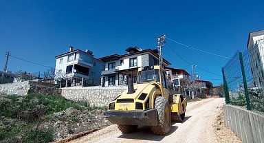 Toroslar'da yollar bakımdan geçiriliyor