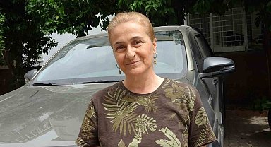 Toz taşınımı Adana'da etkili oldu, araçları toz kapladı