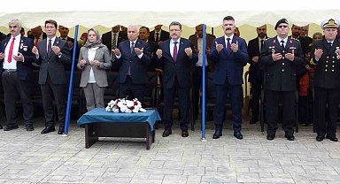 Trabzon protokolü şehitliği ziyaret etti