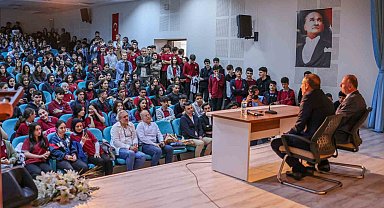 Trabzonspor Teknik Direktörü Abdullah Avcı, öğrencilerle bir araya geldi