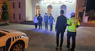 Trafikte akrobasi gösterisi yapan 3 motosikletliye 95 bin lira ceza