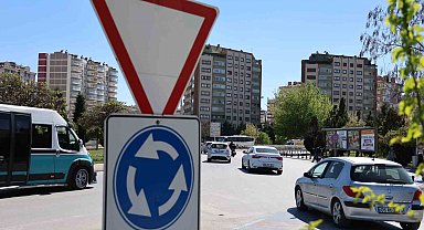 Trafikte önem taşıyan sürücüler tarafından çok bilinmeyen levha: 'Yol ver'