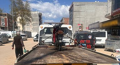 Trafikten men olan motosiklete binen şahsa para cezası kesildi