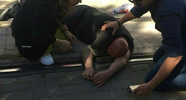 Tramvayın çarptığı polis memuru ağır yaralandı