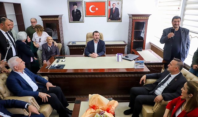 Turhal Belediyesi'nde devir teslim töreni yapıldı
