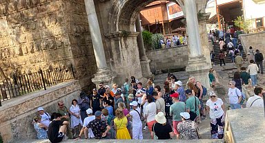 Turist rehberleri ve seyahat acentelerine ilişkin yapılan düzenleme sektörü dönüştürecek