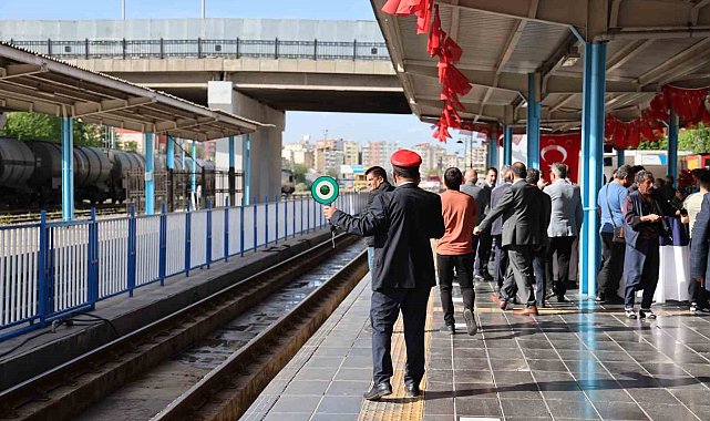 Turistik Diyarbakır Ekspresi davul zurnayla karşılandı