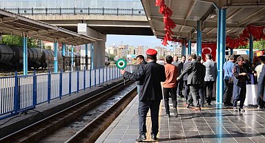 Turistik Diyarbakır Ekspresi davul zurnayla karşılandı