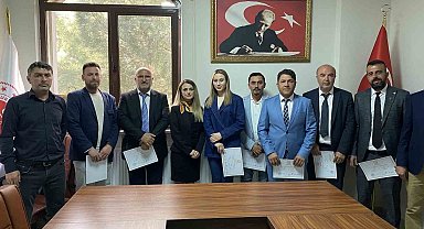 Türkiye'nin en genç Belediye Başkanı mazbatasını aldı, göreve başladı