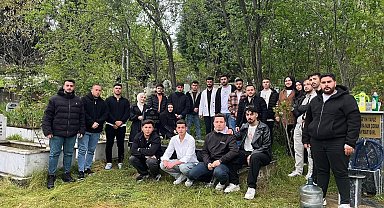 Üniversite öğrencileri mezar temizliği yaptı