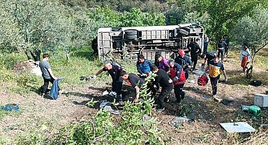 Üniversite öğrencilerini taşıyan tur otobüsü şarampole devrildi: 3'ü ağır 12 yaralı