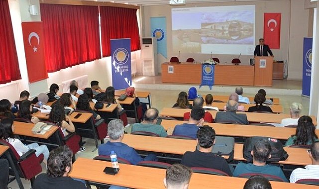 Üniversite şehir buluşmalarında 'Dünden bugüne Diyarbakır turizmi' konuşuldux