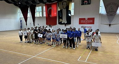 Üniversiteler Arası Salon Futbolu Bölgesel Lig grup müsabakaları açılış seremonisi gerçekleştirildi
