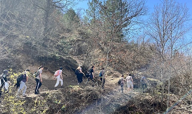 Üniversitelilerden Höbek Dağı ve Kaleköy'de doğa yürüyüşü