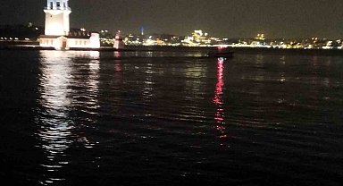 Üsküdar'da denize atlayan adam yüzerek gözden kayboldu