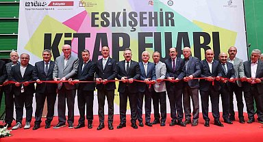 Vali Aksoy Eskişehir 3'üncü Kitap Fuarı'nın açılışını gerçekleştirdi