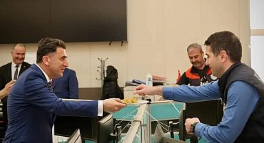 Vali Aygöl görevi başındaki kamu personelleriyle bayramlaştı