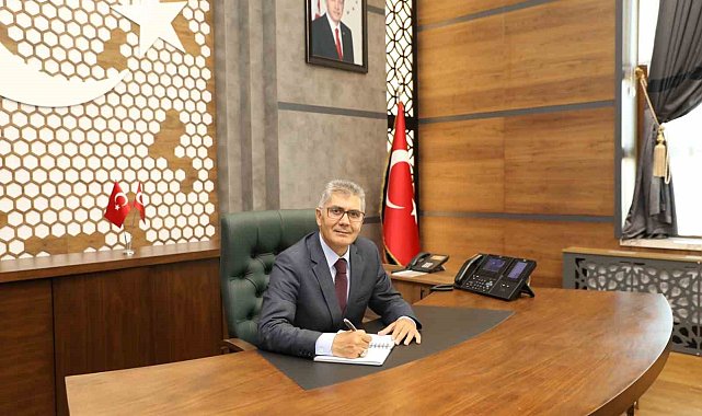 Vali Çelik: "Emekçilerimizin sosyal ve ekonomik hayatta payları büyük"