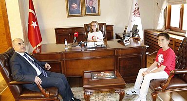 Vali koltuğuna oturdu, çocuk taraftarlar için statlarda çirkin tezahürata son verilmesini istedi