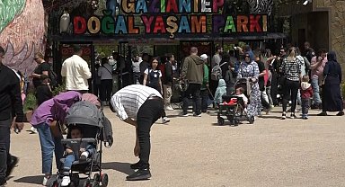 Vatandaşlar bayramda Gaziantep Hayvanat Bahçesi'ne akın etti