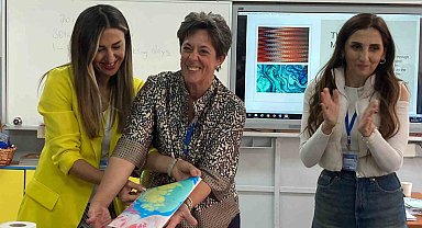 Yabancı öğrenciler ebru sanatı ile tanıştı