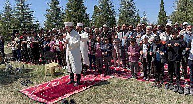 Yağmur duasına çıkıp 4 bin kişilik hayır yaptılar