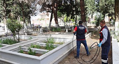 Yalova Belediyesi'nden mezarlıklarda temizlik çalışması