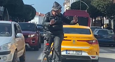Yalova'da bisiklete ters binen vatandaşı gören şaştı kaldı