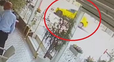 Yanlış yerden dönen taksiye çarparak takla attı
