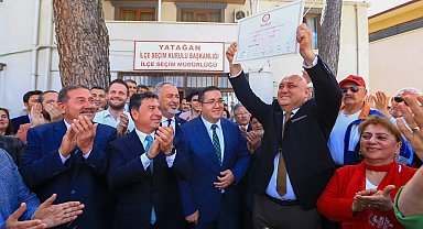 Yatağan Belediye Başkanı Günay mazbatasını aldı