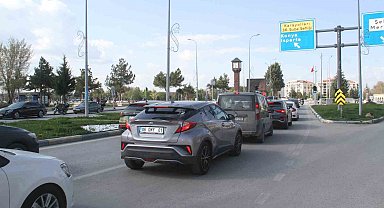 Yeni Konya-Antalya karayolunda bayram dönüşü trafiği yoğunluğu