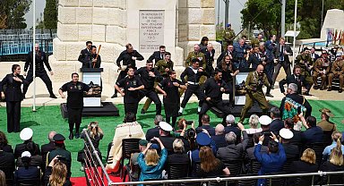 Yeni Zelanda askerleri atalarını 'haka' dansıyla andı