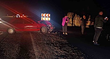 Yenice'de otomobil traktöre çarptı; 2 kişi yaralı
