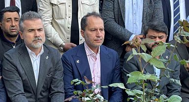 Yeniden Refah Partisi Genel Başkanı Fatih Erbakan, Prof. Dr. Necmettin Erbakan'ın kabrini ziyaret etti