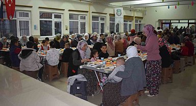 Yeşilgölcük Anadolu İmam Hatip Lisesi'nden bin kişilik iftar yemeği