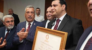 Yılmaz, Mazbata töreninde gözyaşlarına hakim olamadı
